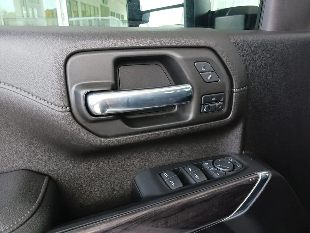 Used 2022 Silver Ice Metallic Chevrolet LTZ image 33