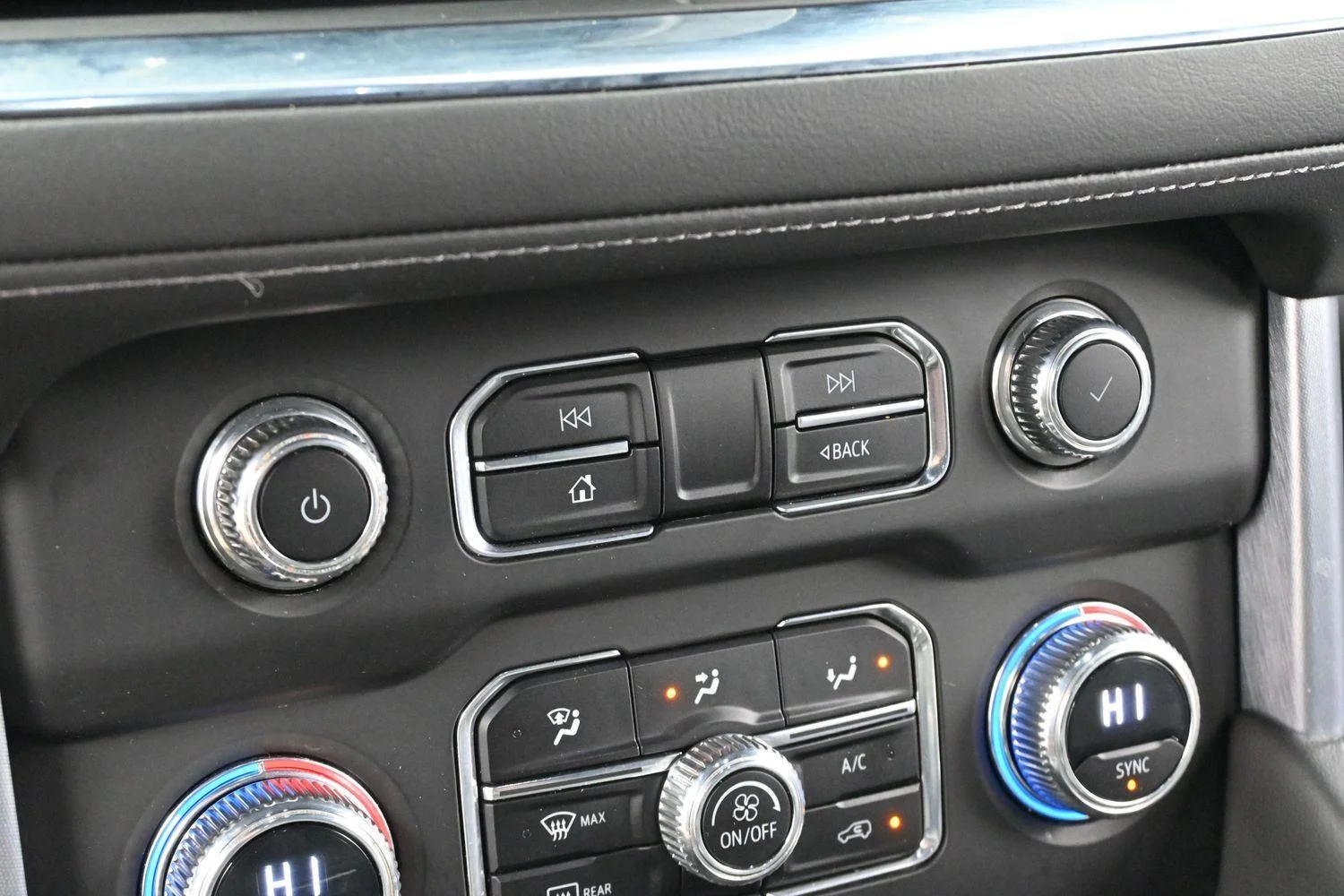 Used 2023 Onyx Black GMC SLE image 23
