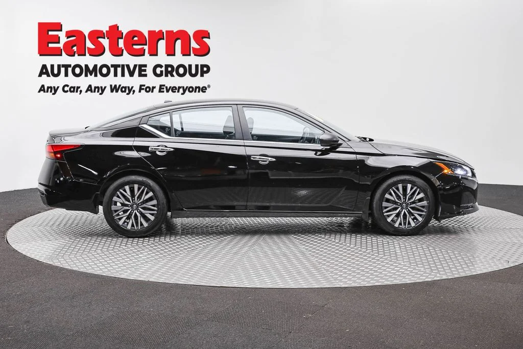 Used 2024 Black Nissan 2.5 SV image 4