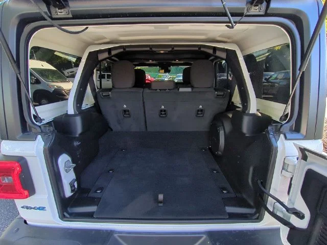 Used 2024 White Jeep Rubicon 4xe image 31