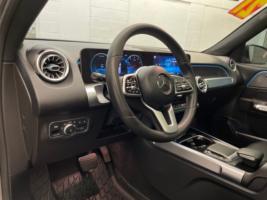 Used 2021 Gray Mercedes-Benz GLB 250 4MATIC® image 17