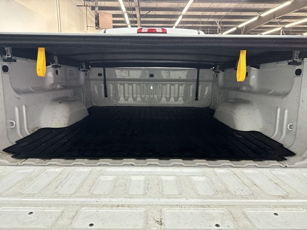Used 2018 Summit White Chevrolet WT image 29