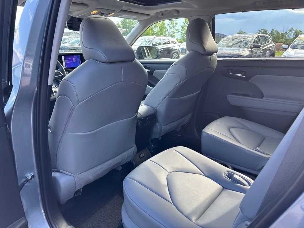 Used 2024  Toyota XLE image 23