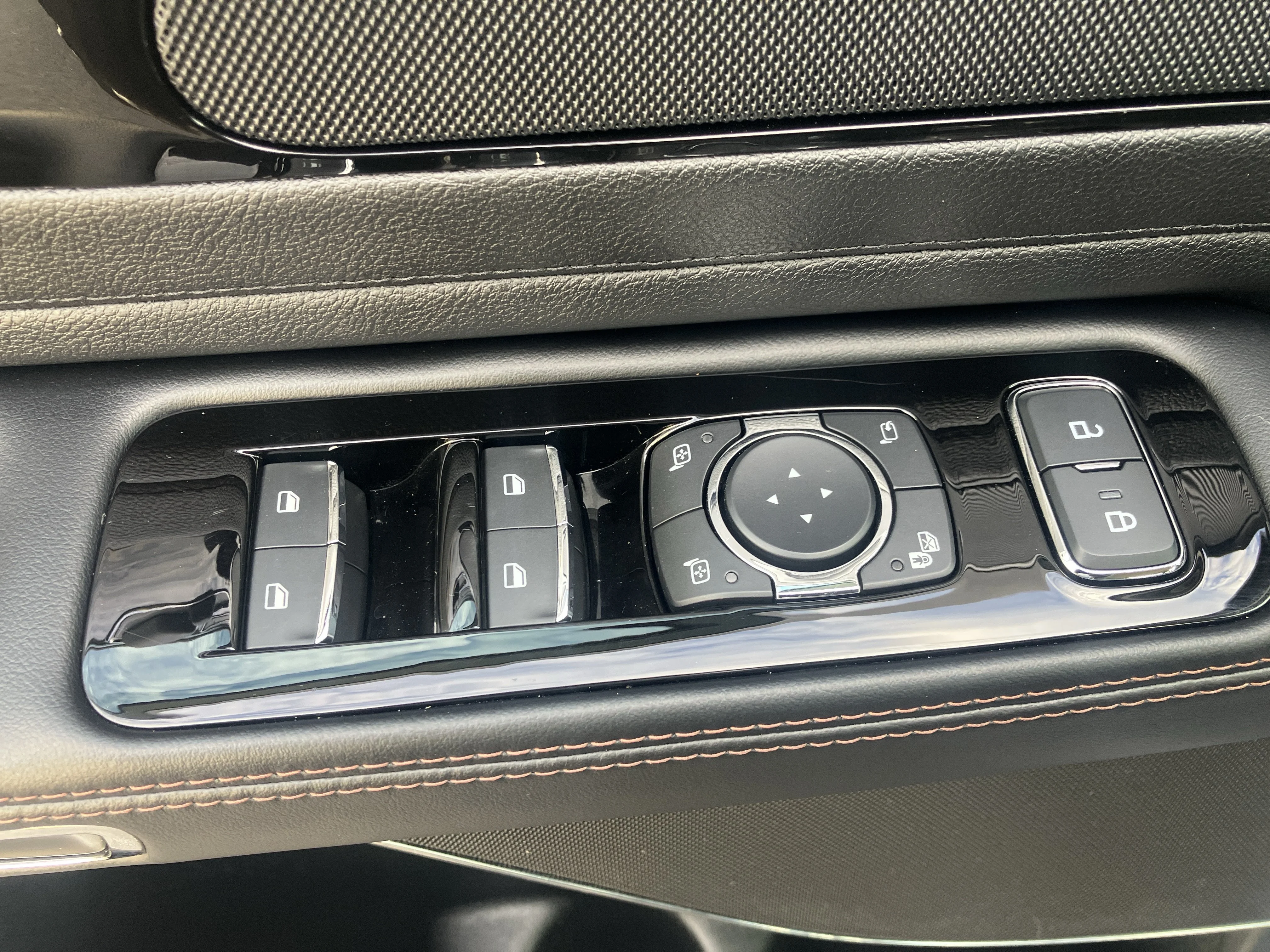 Used 2020 Radiance Metallic Lincoln Grand Touring image 21