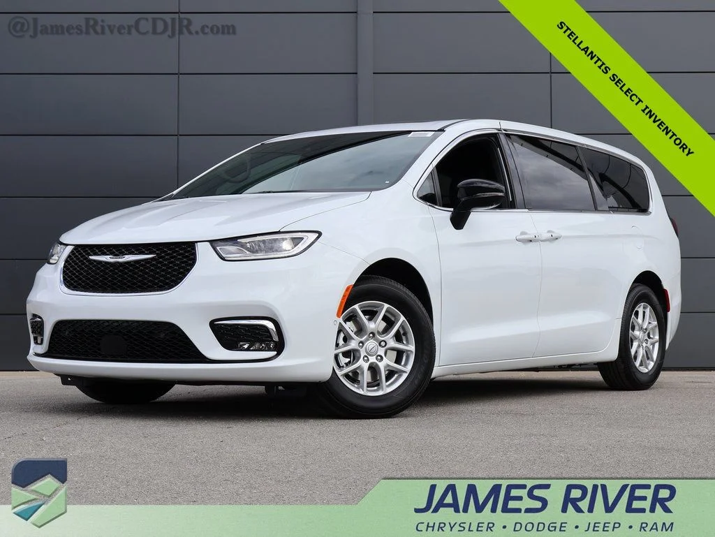 2026 Chrysler Pacifica Select's photo