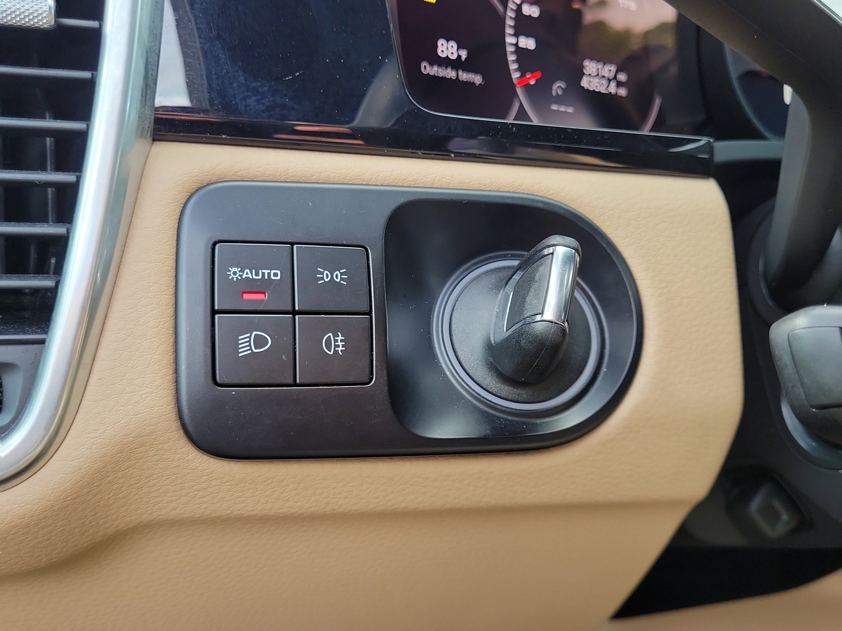 Used 2022 Black Porsche Platinum Edition image 23