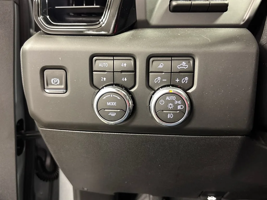 New 2026 Sterling Metallic GMC AT4 image 31