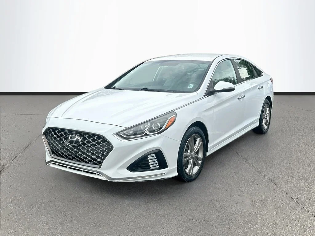 Used 2019 White Hyundai SEL image 3