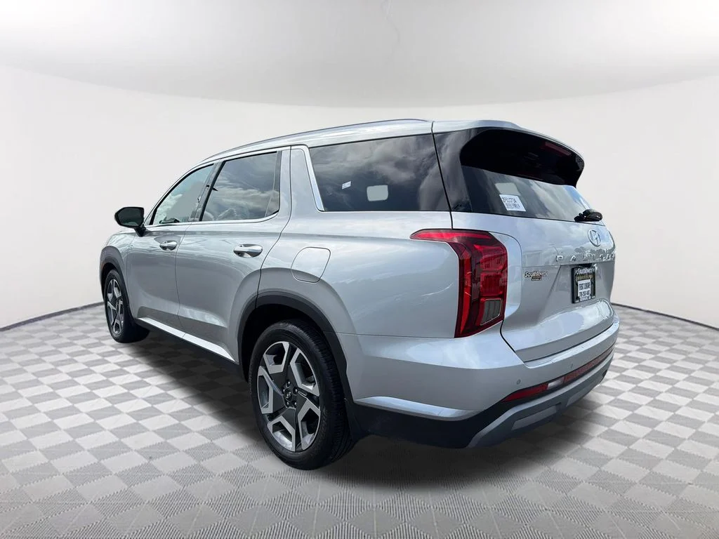 Used 2025 Silver Hyundai SEL Premium image 7