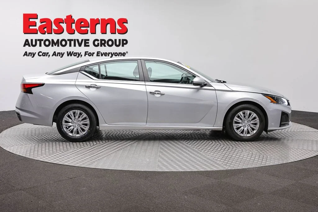 Used 2023 Silver Nissan 2.5 S image 4