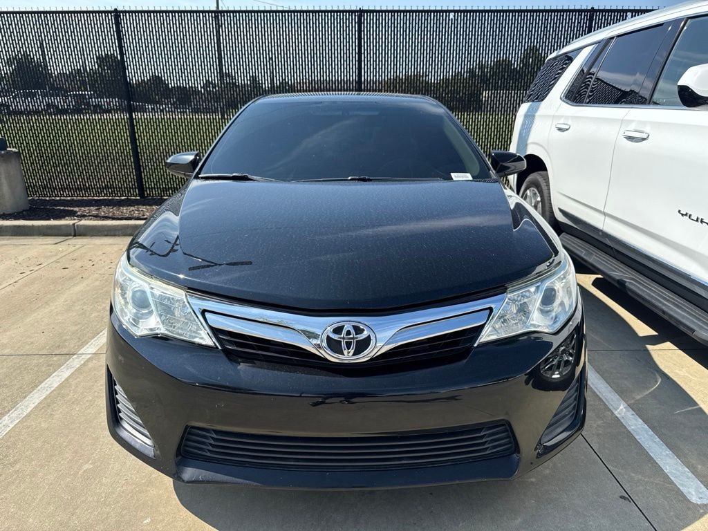 Used 2013 Black Toyota LE image 3