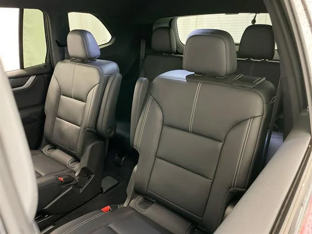 Used 2026 Volcanic Red Tintcoat GMC Elevation image 25