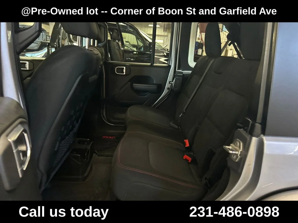 Used 2021 Silver Jeep Unlimited Rubicon image 21