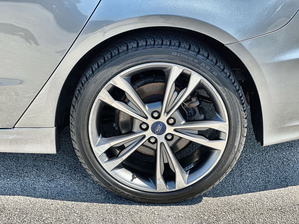 Used 2020  Ford Titanium image 33