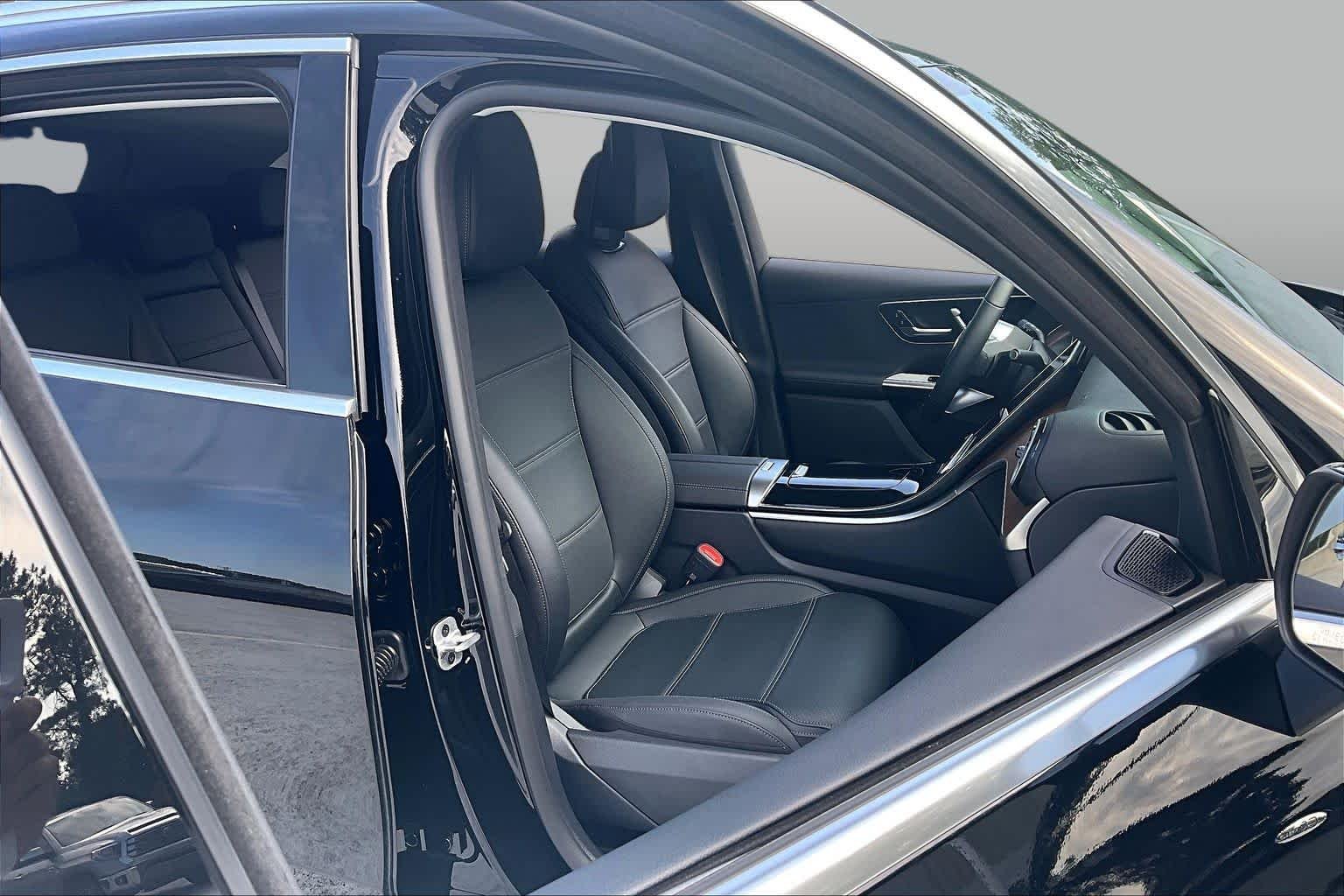 Used 2025 Obsidian Black Metallic Mercedes-Benz GLC 350e image 9