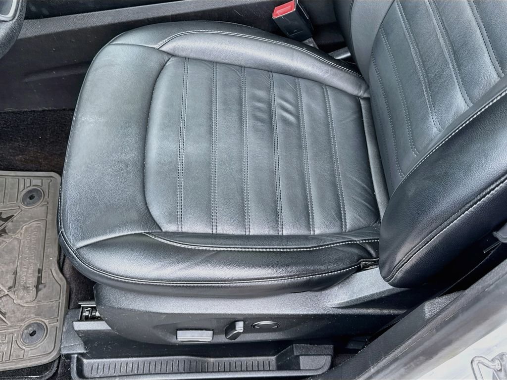 Used 2016 White Ford SEL image 21