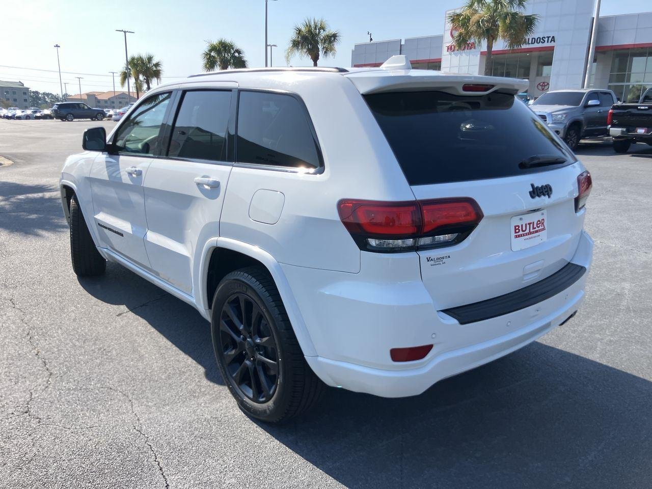 Used 2019 White (Bright White Clearcoat) Jeep Altitude image 3