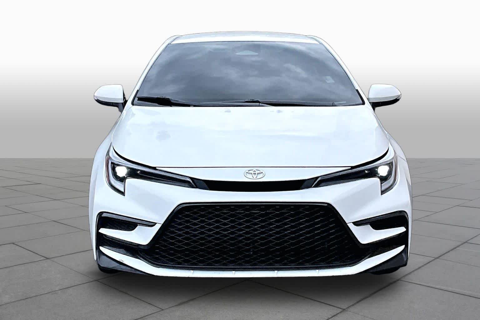 Used 2026 Ice Cap Toyota SE image 4