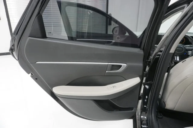 Used 2024  Hyundai SEL image 19