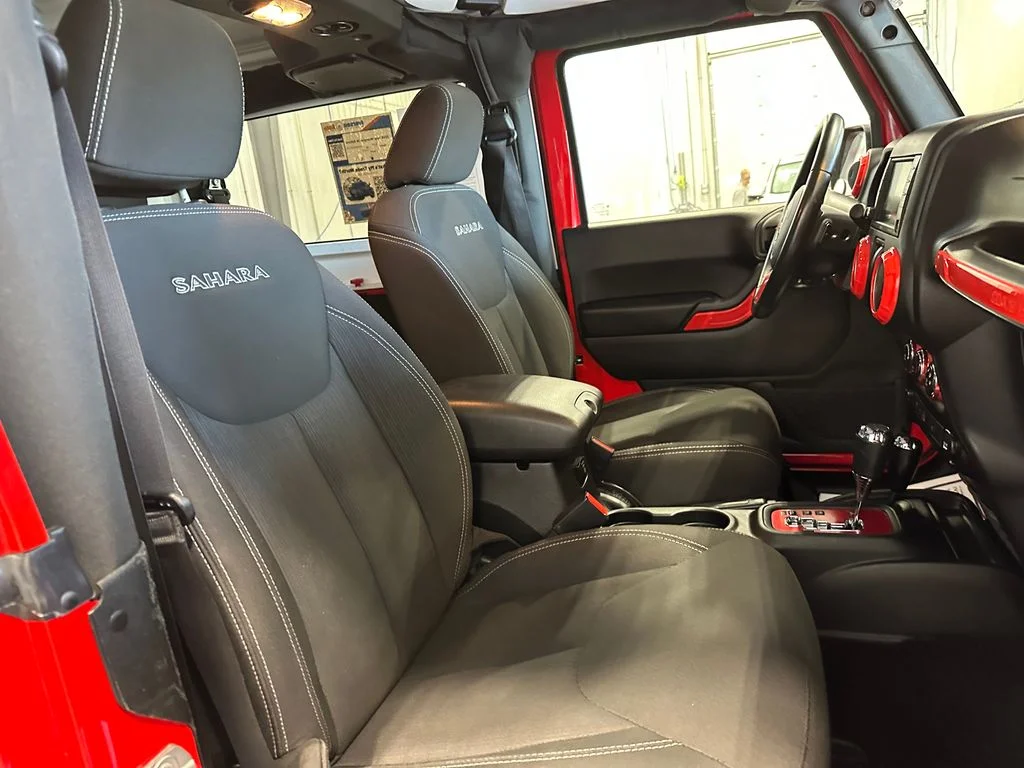 Used 2018 Red Jeep Sahara image 36