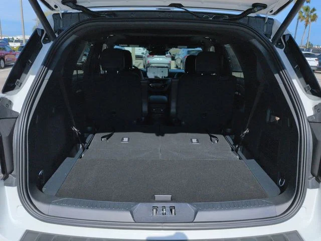 New 2026 Star White Metallic Tri-Coat Ford ST-Line image 13
