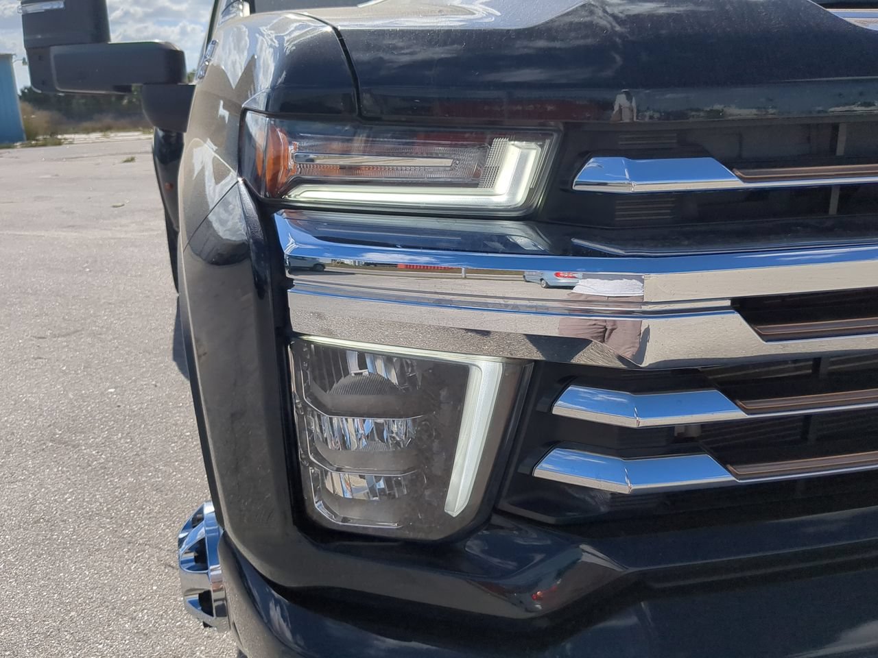 Used 2022 Mosaic Black Metallic Chevrolet High Country image 9