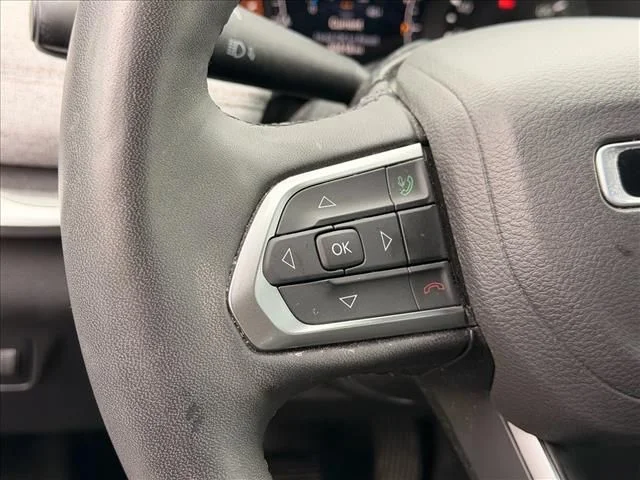 Used 2023 Red Jeep Latitude Lux image 22