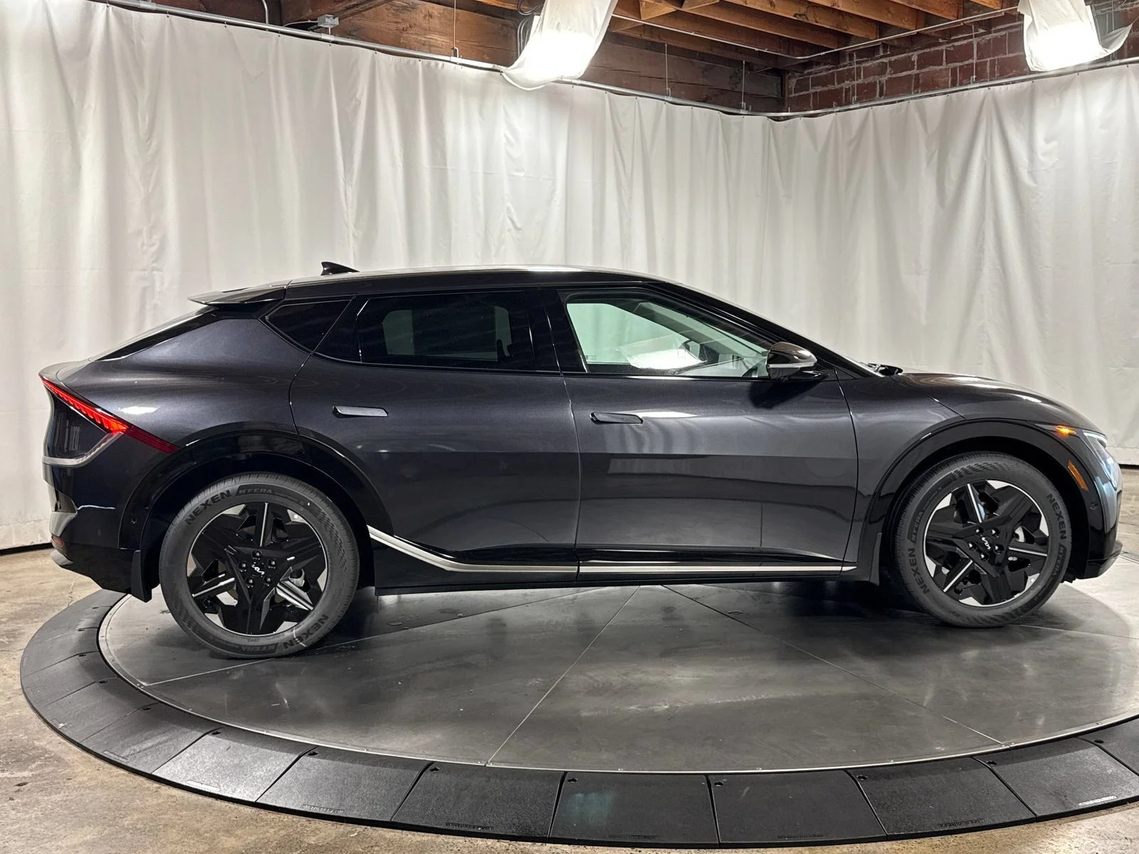New 2026 Gray Metallic Kia Wind image 6