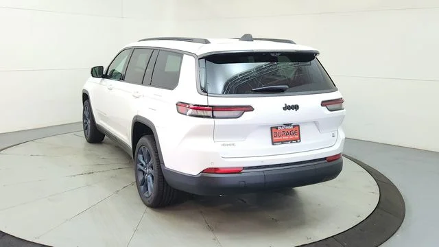New 2026 Bright White Clear-Coat Exterior Paint Jeep  image 8