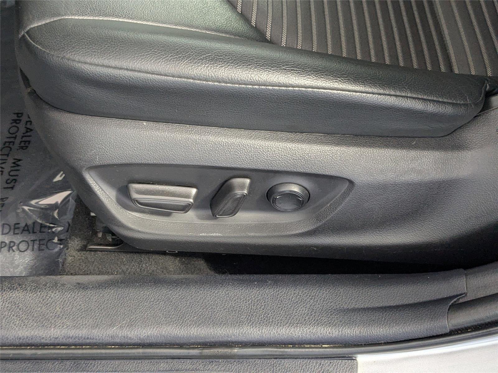 2022 Toyota Camry SE - Photo 10