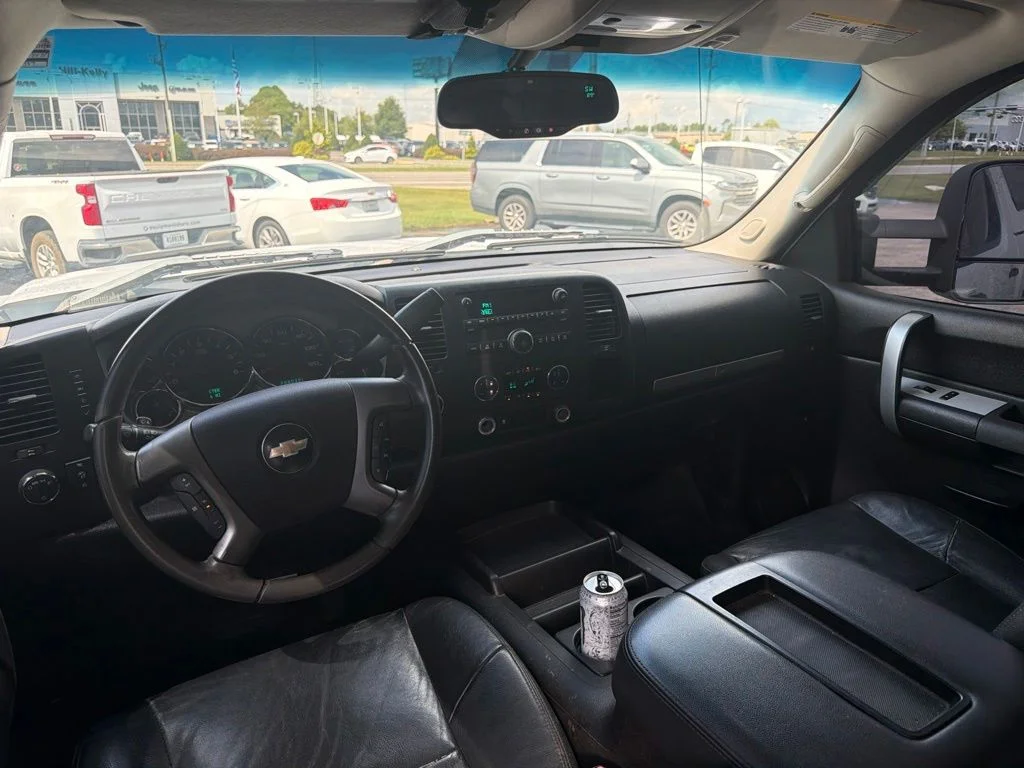 Used 2007 White Chevrolet LT image 22