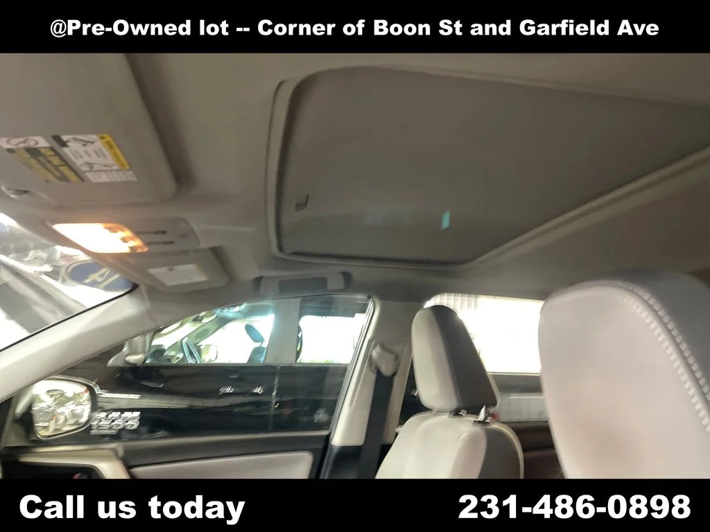 Used 2014 Gray Toyota XLE image 13