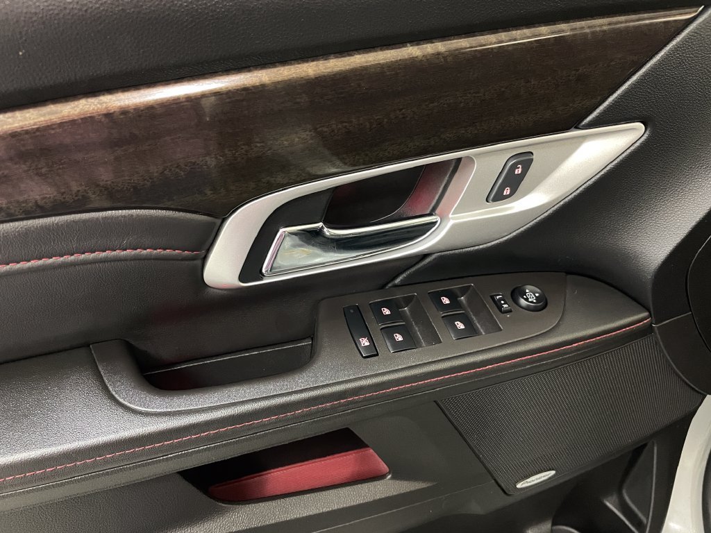 Used 2015 QUICKSILVER METALLIC GMC Denali image 24