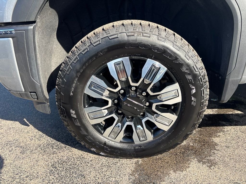 Used 2025 Silver GMC Denali image 12
