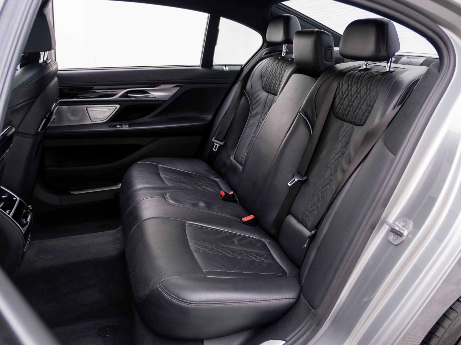 Used 2022 Donington Grey Metallic BMW 750i xDrive image 18