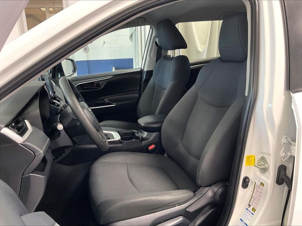 Used 2019 White Toyota LE image 9