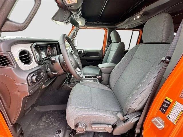 2025 Jeep Wrangler 4-Door Sahara - Photo 14