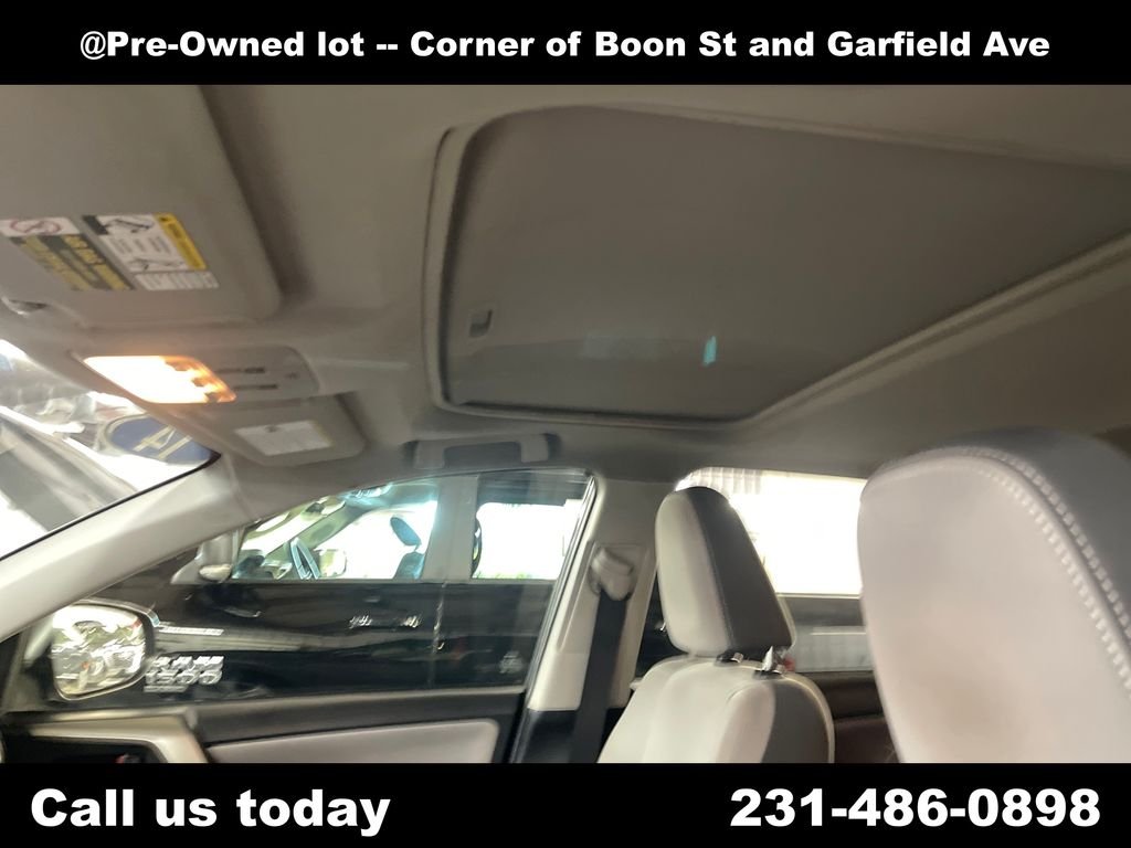 Used 2014 Gray Toyota XLE image 13
