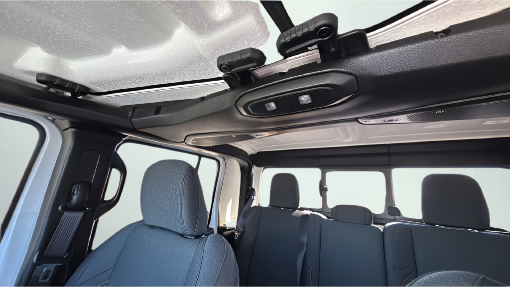 Used 2025 White Jeep Nighthawk image 37