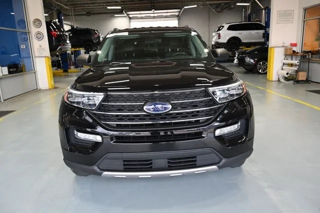 Used 2022 Black Ford XLT image 2