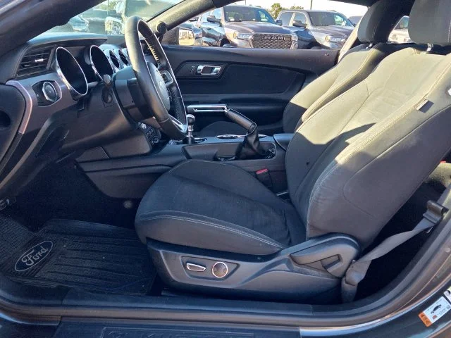 Used 2015  Ford GT image 5
