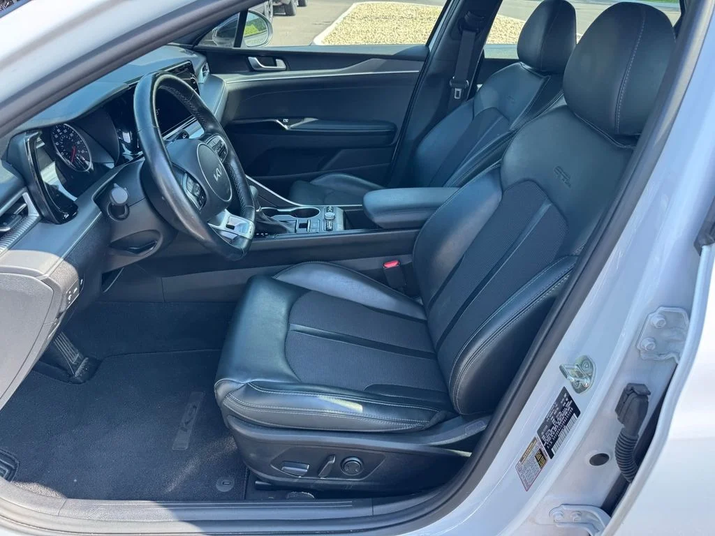 Used 2024 White Kia GT-Line image 7