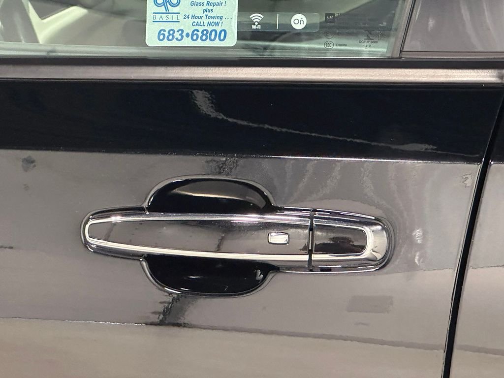 Used 2022 Black GMC Denali image 18