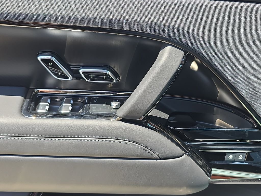 New 2025 Sunrise Copper Satin Land Rover SV image 29