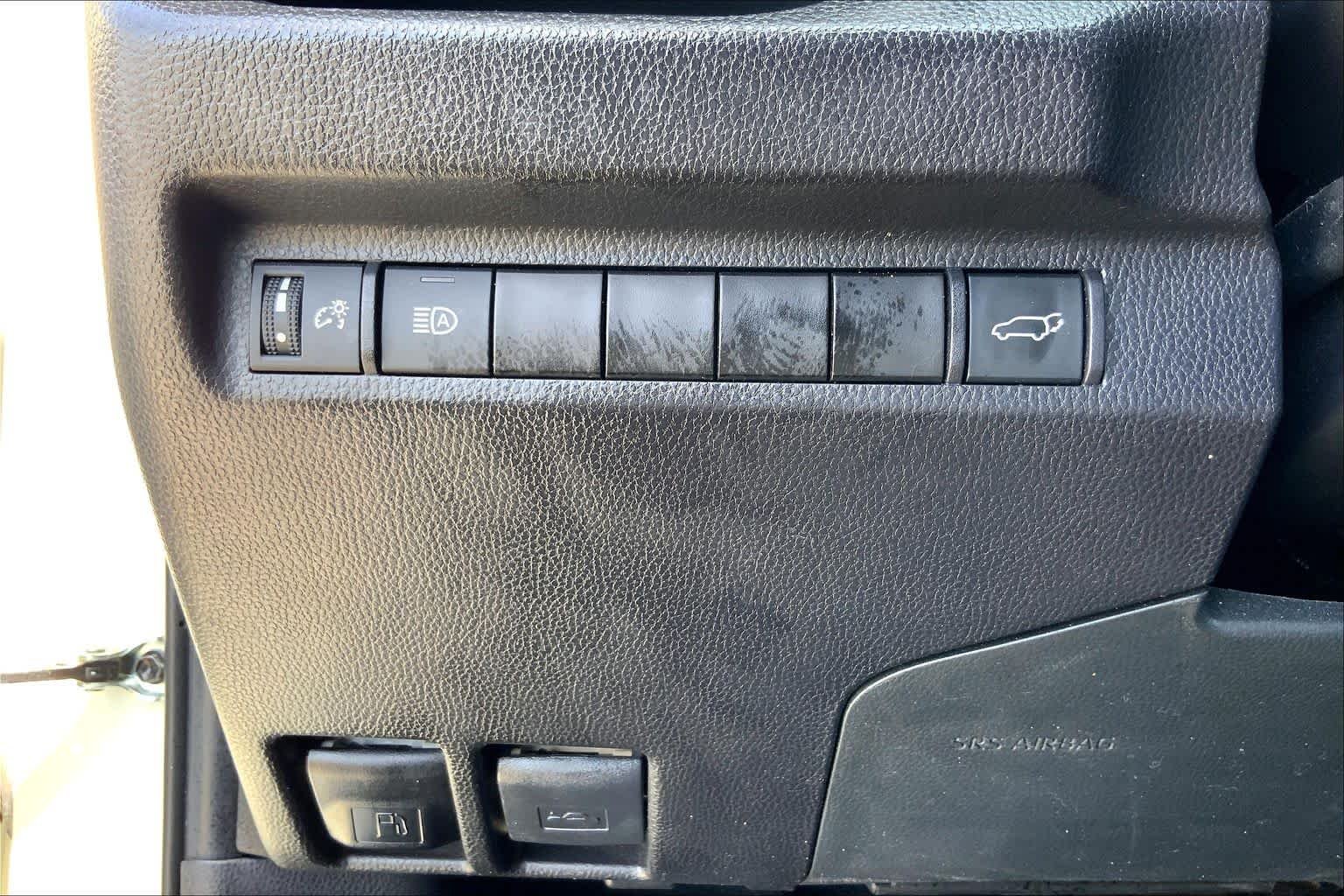 Used 2025 Ice Cap Toyota XLE image 33