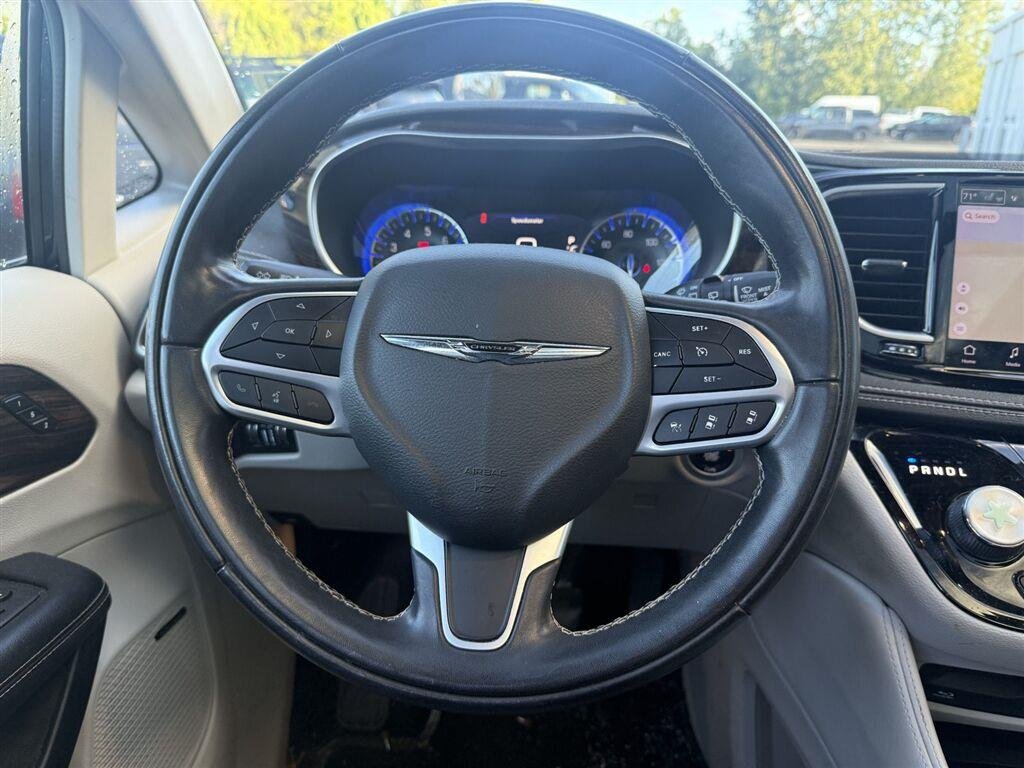 Used 2022 Fathom Blue Pearlcoat Chrysler Limited image 18