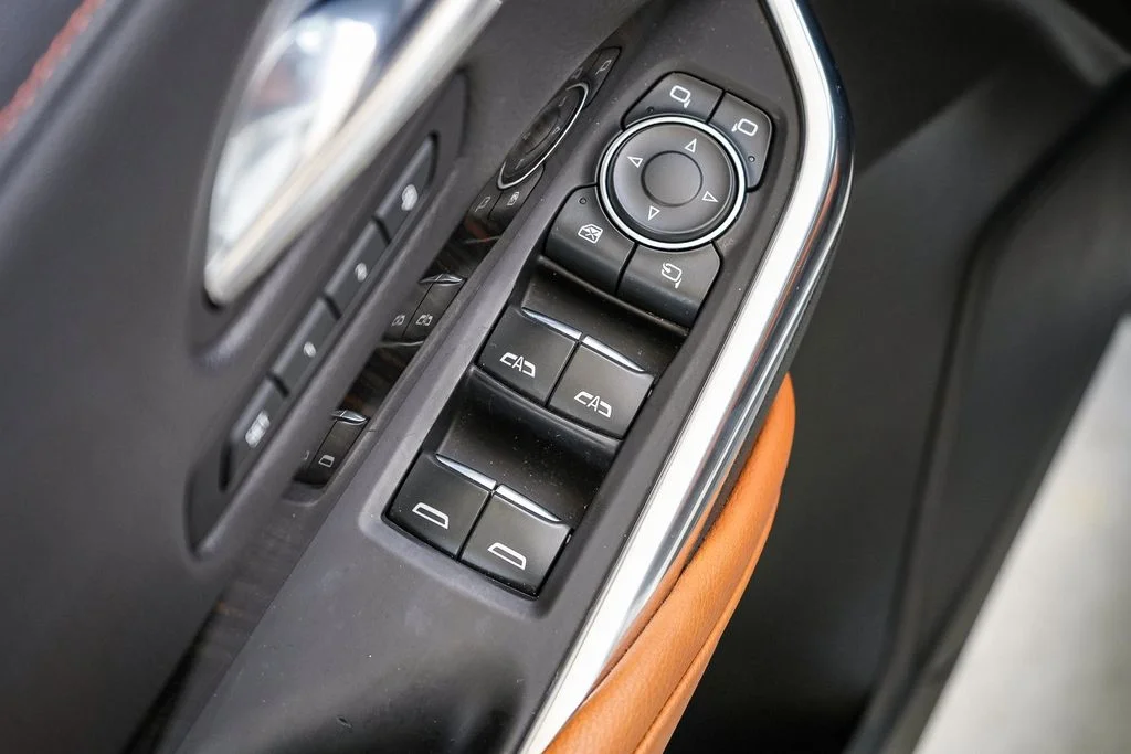 Used 2019 White Cadillac Sport image 20
