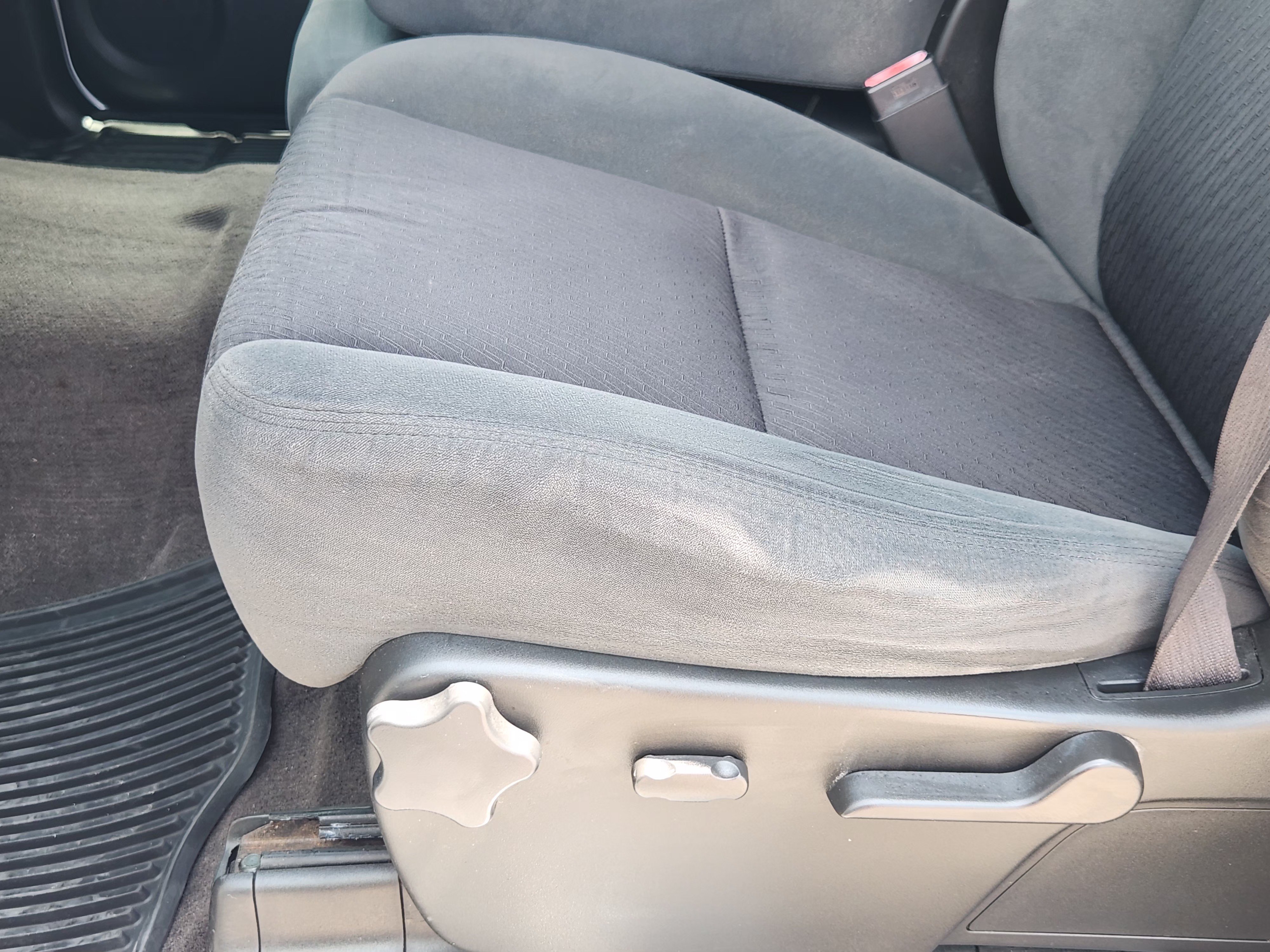 Used 2009 SUMMIT WHITE Chevrolet LT image 22