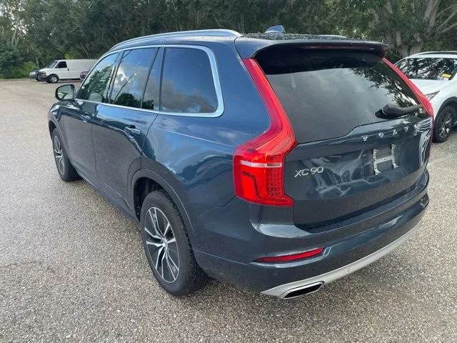 Used 2020 Blue Volvo Momentum image 4