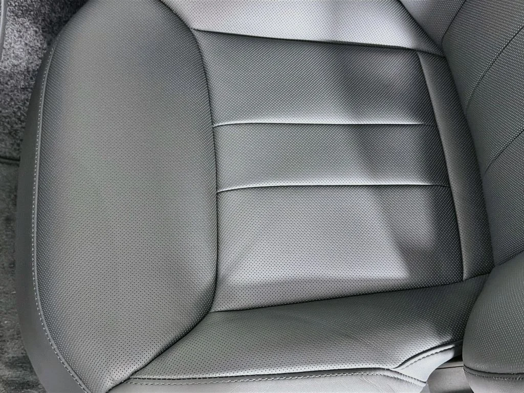 New 2026 Santorini Black Land Rover SE 7 Seats image 20